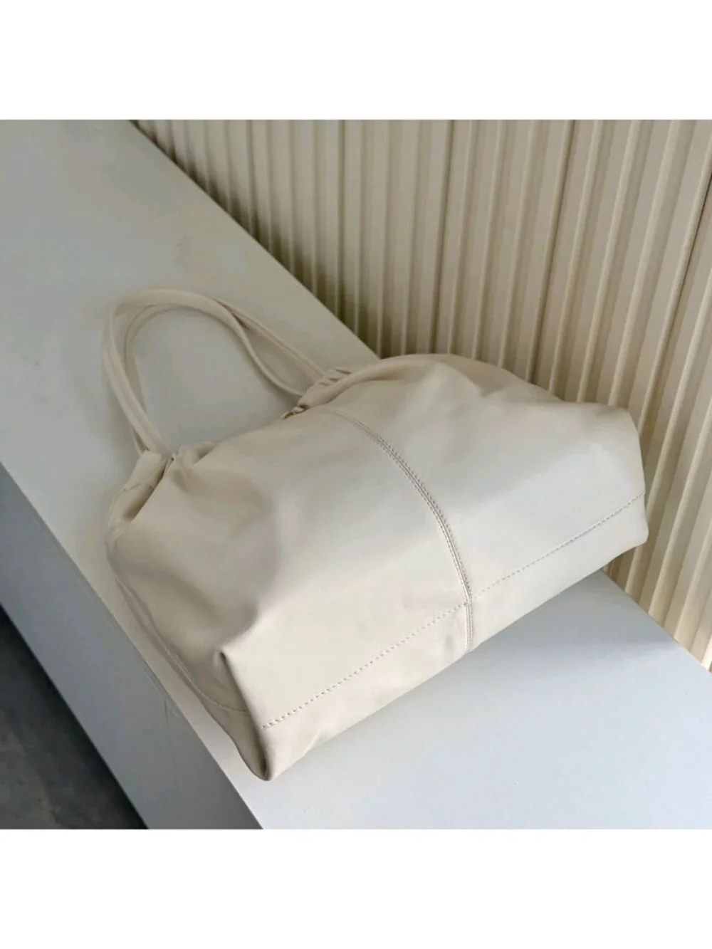 Marc Jacobs The Cristina Chain-Embellished Drawstring Leather Tote Ivory OS